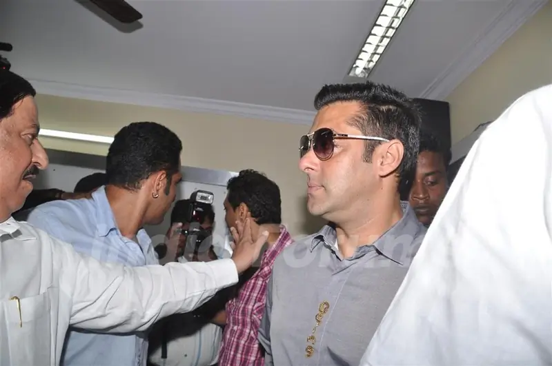 Salman Khan inaugurates Computer classes for Underprivileged Kids