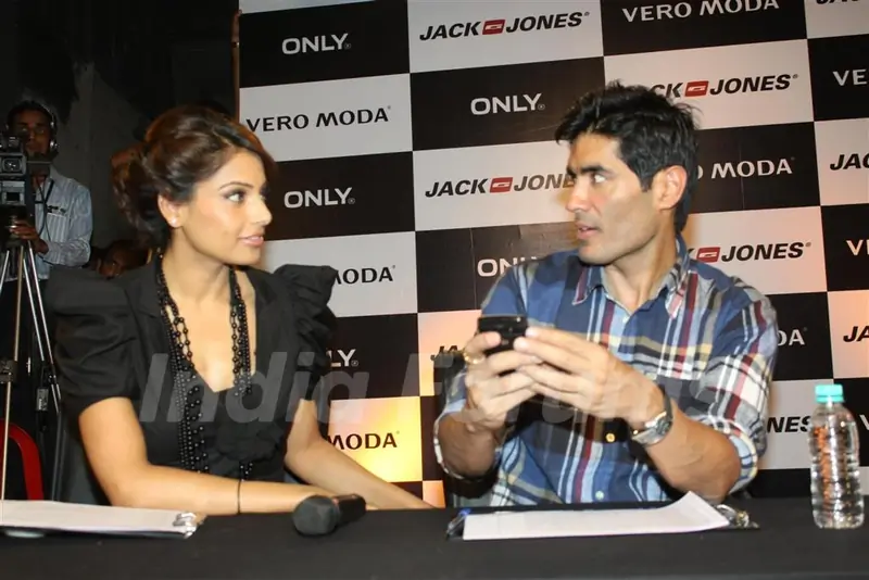 Bipasha Basu and Manish Malhotra at Vero Moda model auditions