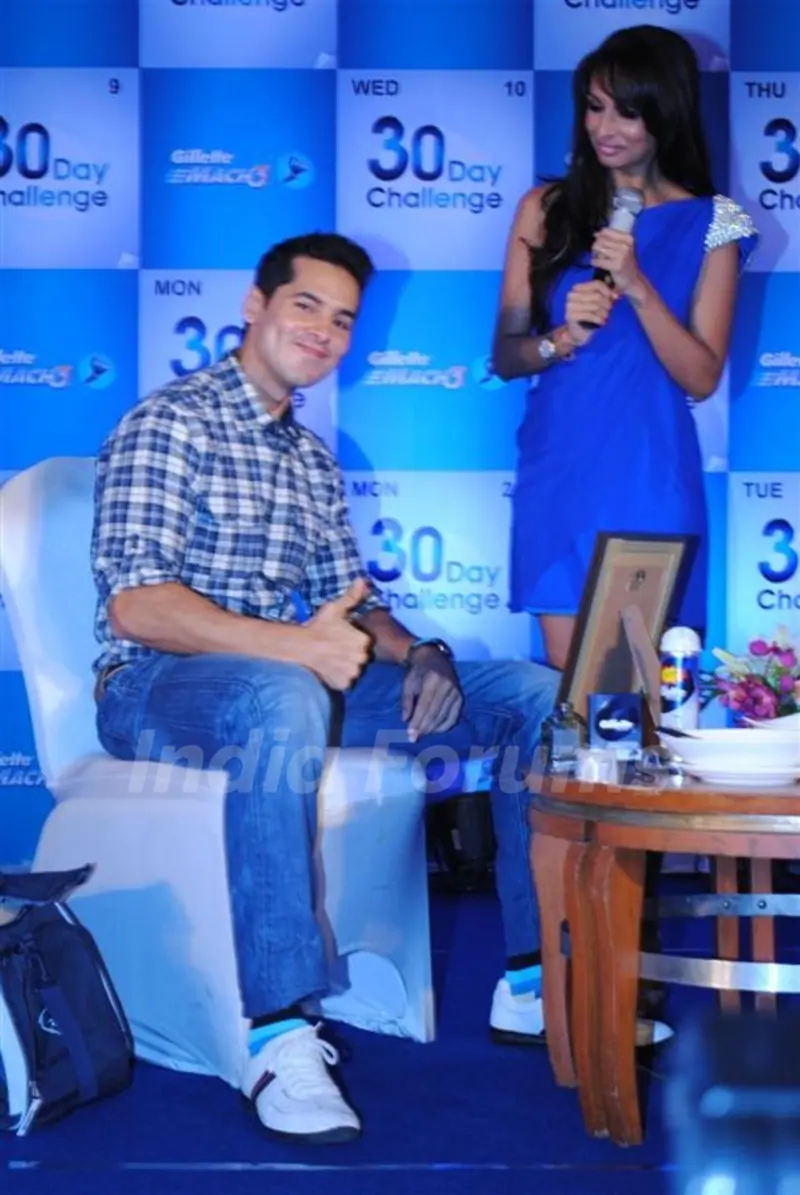 Malaika Arora Khan makes Dino and Ritwik shave at Gillete 30 day challenge event at Taj President