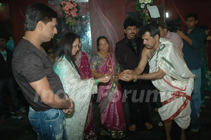 Madhur Bhandarkar and Smita Thakeray at inaugration of Shiva's Salon Academy