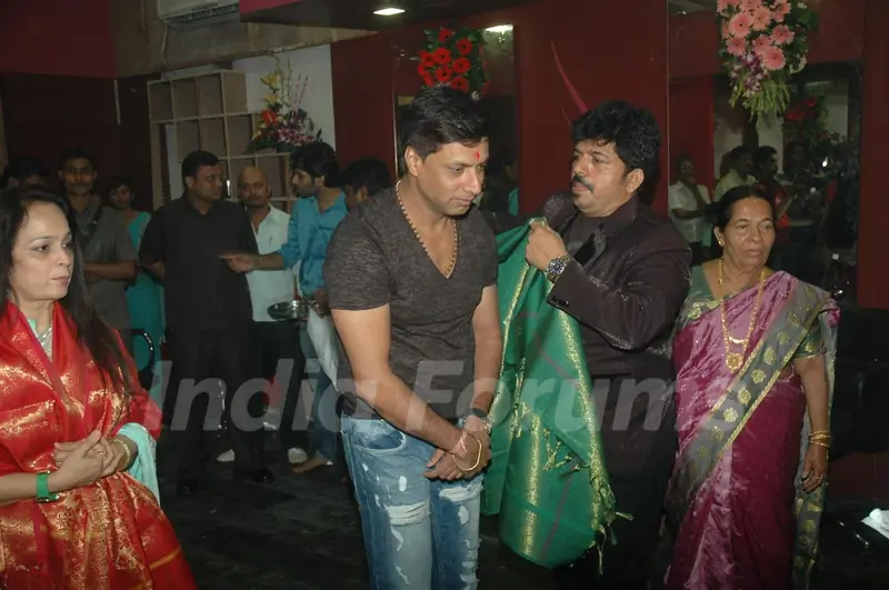 Madhur Bhandarkar and Smita Thakeray at inaugration of Shiva's Salon Academy