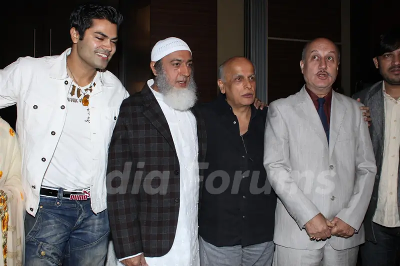 Mahesh Bhatt, Anupam Kher and Gulshan Grover at the launch of the film 'Kuch Log' based on 26/11 att