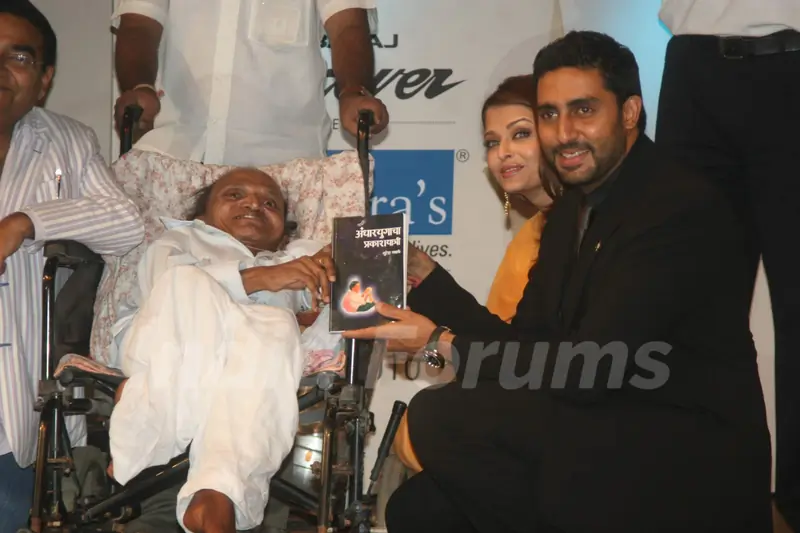 Aishwarya and Abhishek Bachchan, Zayed at Dr Batra's Positive Health Awards at NCPA.  .