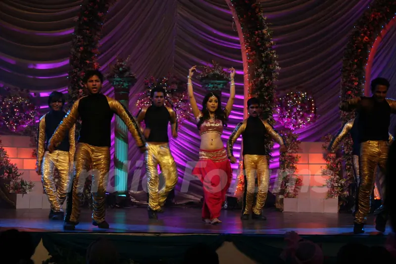 Tanushree on the sets of Sony's Saas Bina Sasural . .