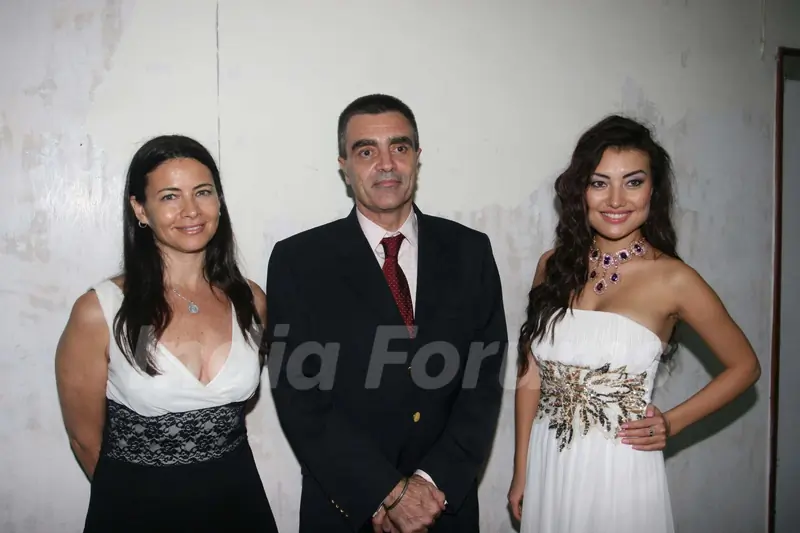 Shriya Kishore along with glamorous dancers from Argentina at Rangsharda. .