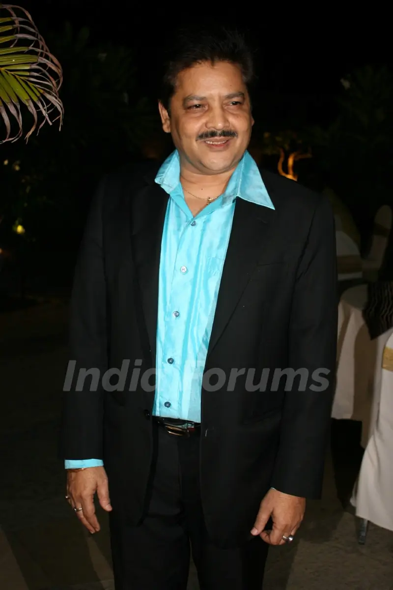 Udit Narayan at Shatrughan Sinha launches RamPur Ka Laxman film at Sea Princess. .