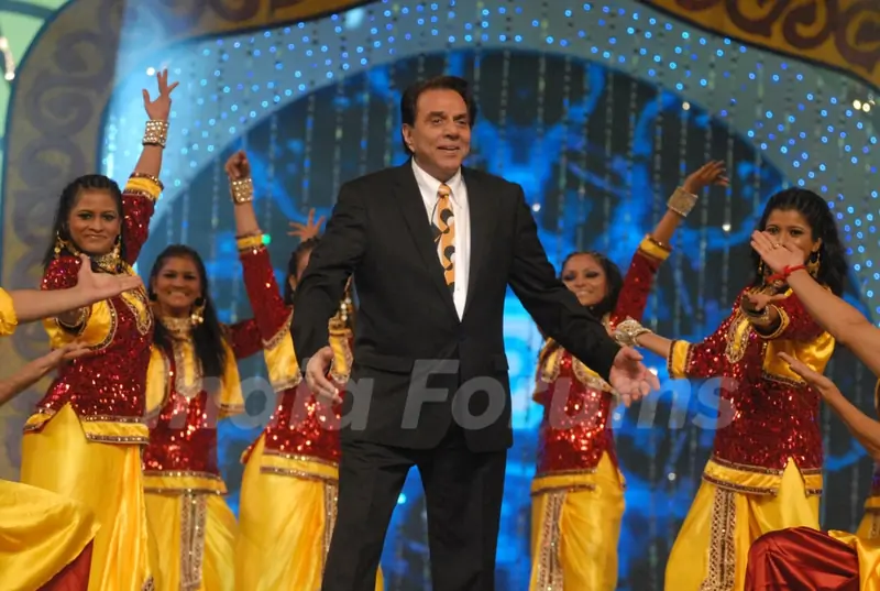 Dharmendra performance at COLORS Umang 2011. .