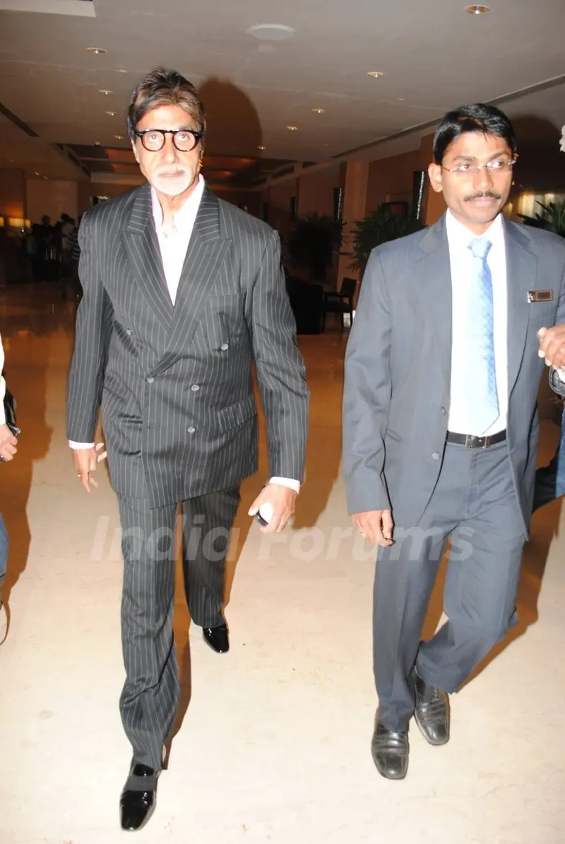 Amitabh at Press Conf. for the Prakash Jha's upcoming movie ''Aarakashan'' at Novatel, Mumbai