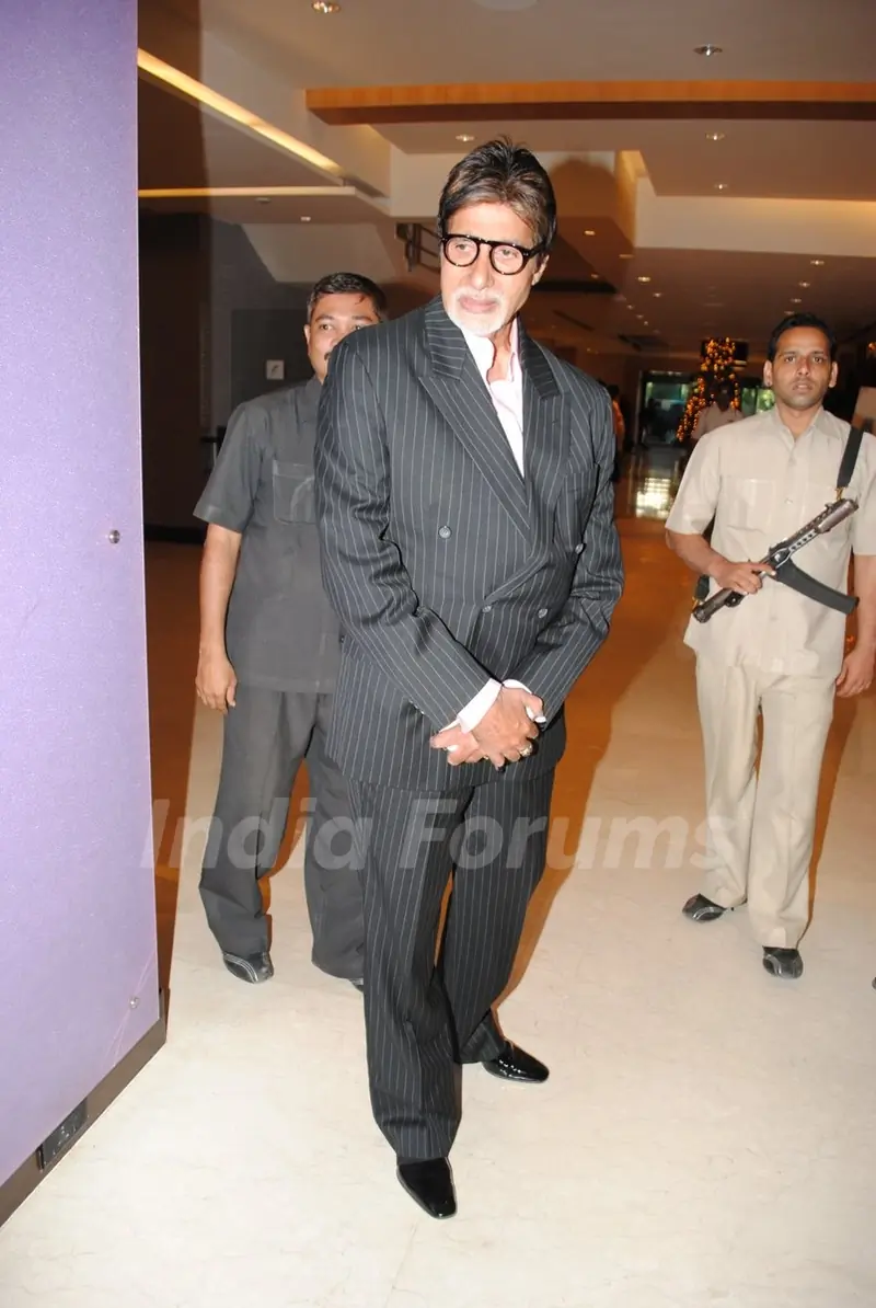 Big B at Press Conf. for the Prakash Jha's upcoming movie ''Aarakashan'' at Novatel, Mumbai