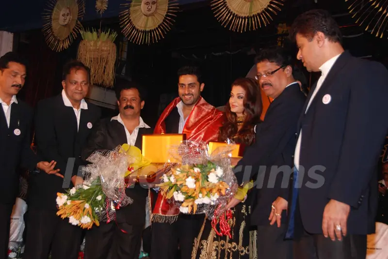 Aishwarya & Abhishek Bachchan at Bunts Sangha Event at Powai. .