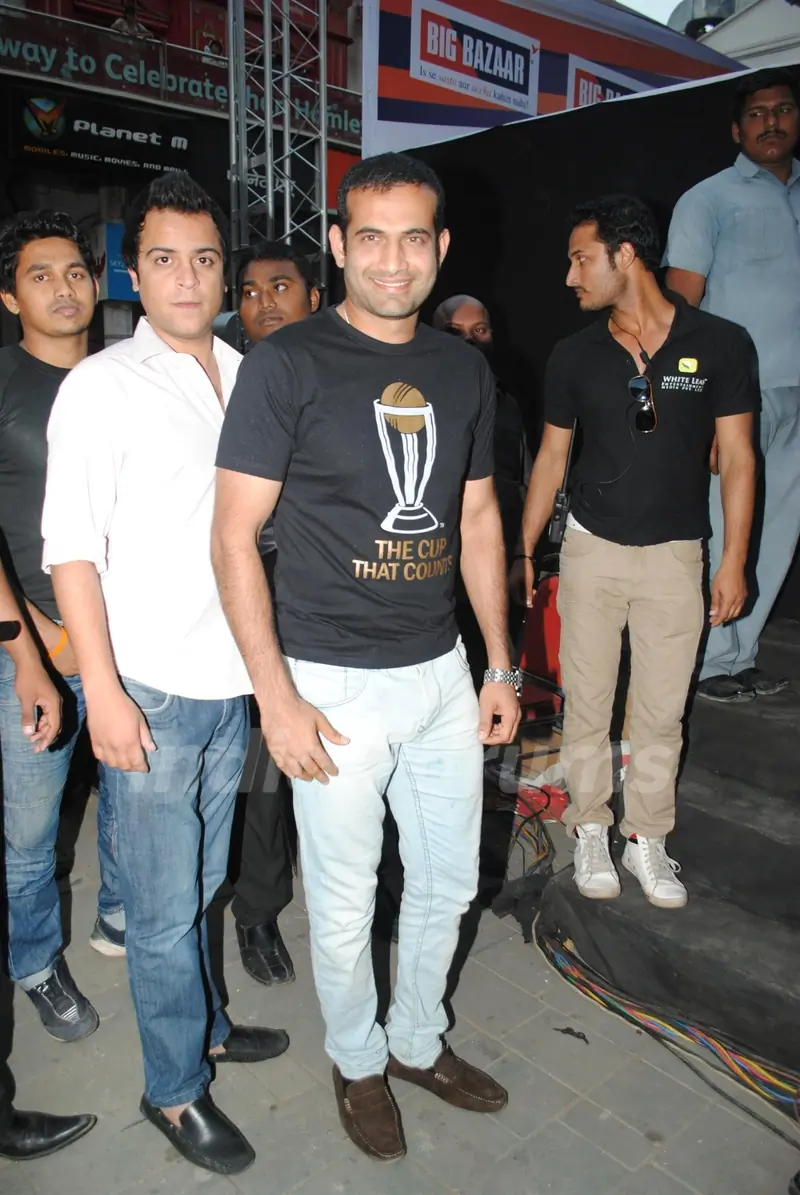 Irfan Khan Pathan at Big Bazaar World Cup Collection Launch, Phoenix Mills