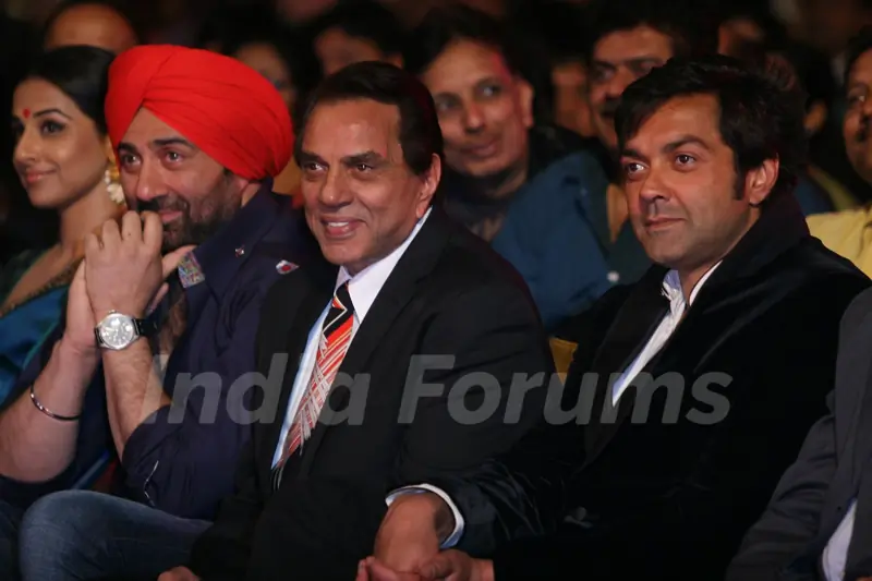 Dharmendra with Sunny and Bobby Deol at 6th Apsara Awards