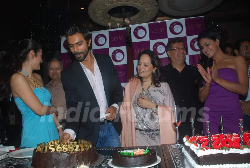 Amisha Patel and Ashmit Patel at Ashmit patel's Bday Bash. .