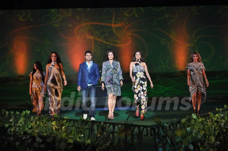 Raveena Tandon walking on the ramp for Chivas Studio Fashion Show at Mahalaxmi Race Course