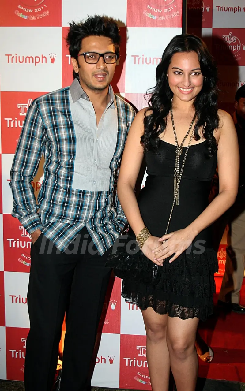 Ritesh Deshmukh and Sonakshi Sinha at Triumph Lingerie Fashion Show 2011