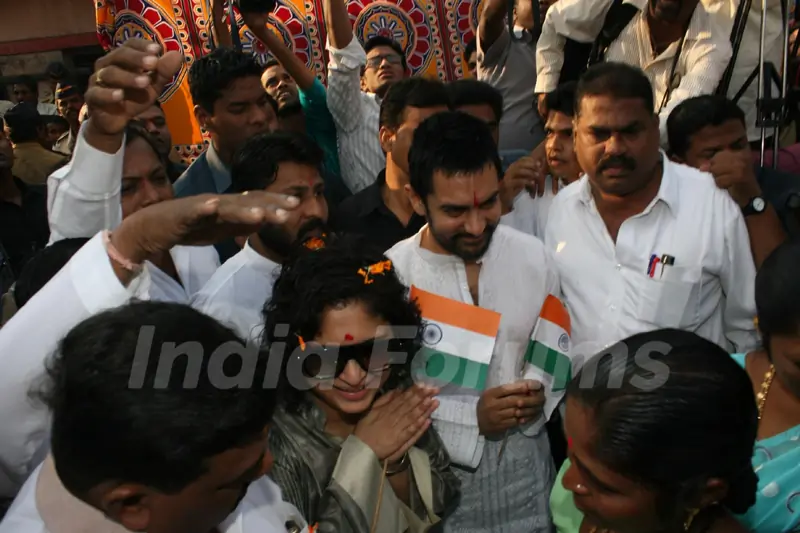 Aamir and Kiran celebrate Republic Day at Dhobi Ghat in Mumbai