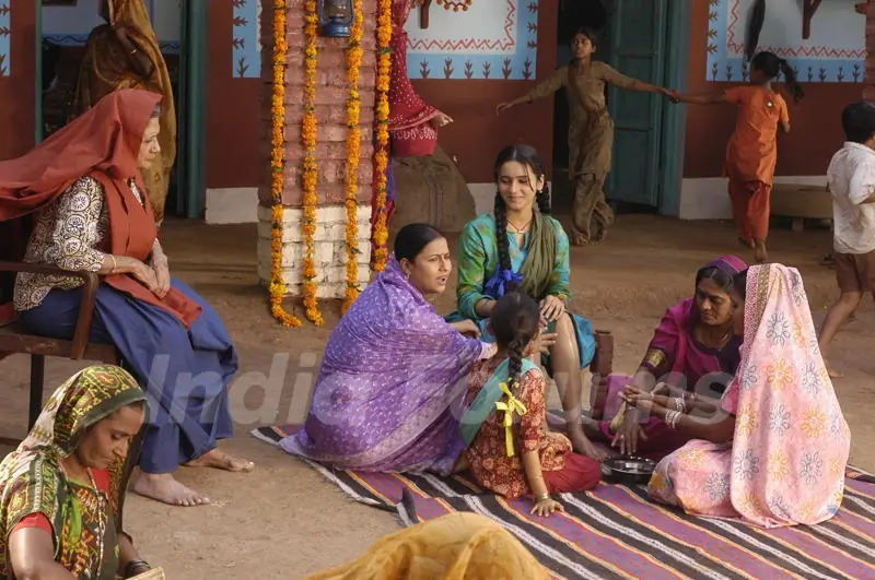 Still scene from tv show Phulwa
