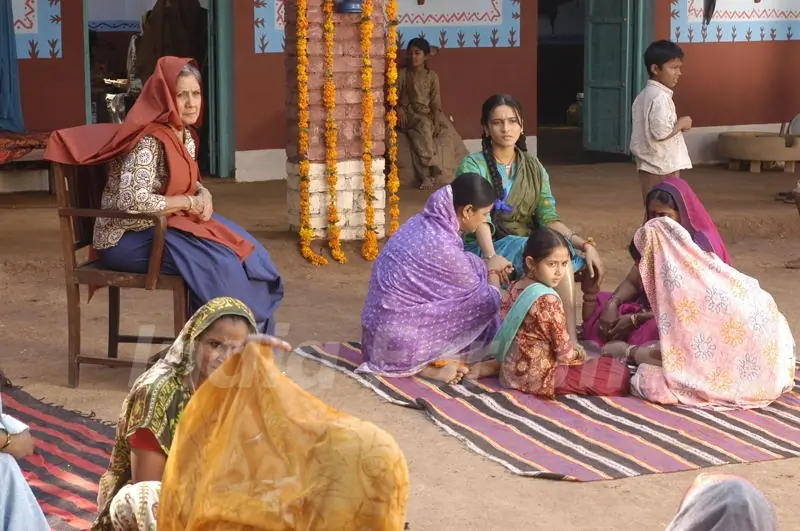 Still scene from tv show Phulwa