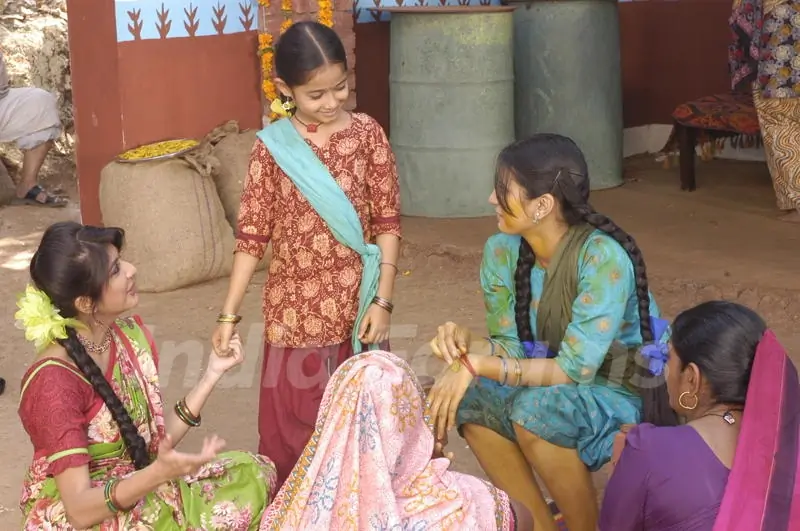 Still scene from tv show Phulwa