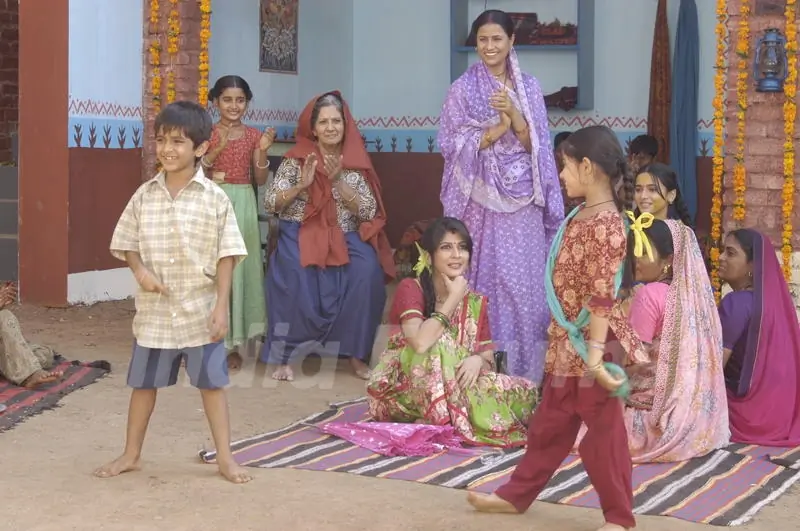 Still scene from tv show Phulwa