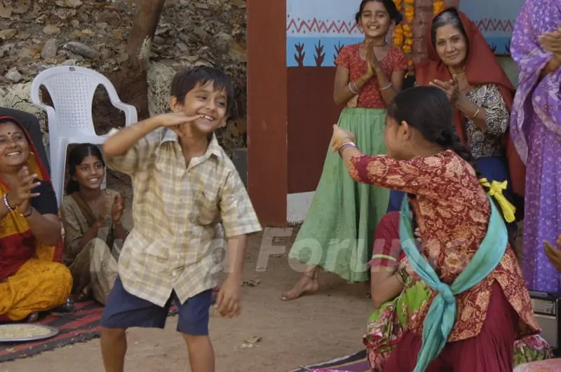 Still scene from tv show Phulwa