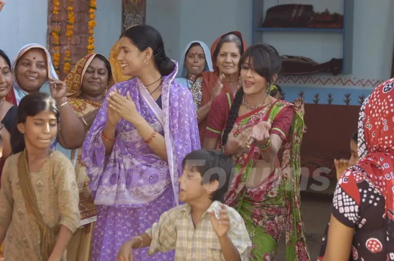Still from tv show Phulwa