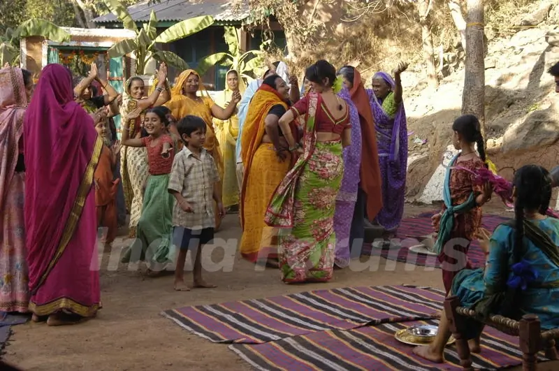 Still scene from tv show Phulwa