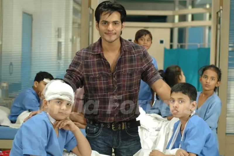 Ravi Bhatia on the sets of Hamaari Beti Raaj Karegi