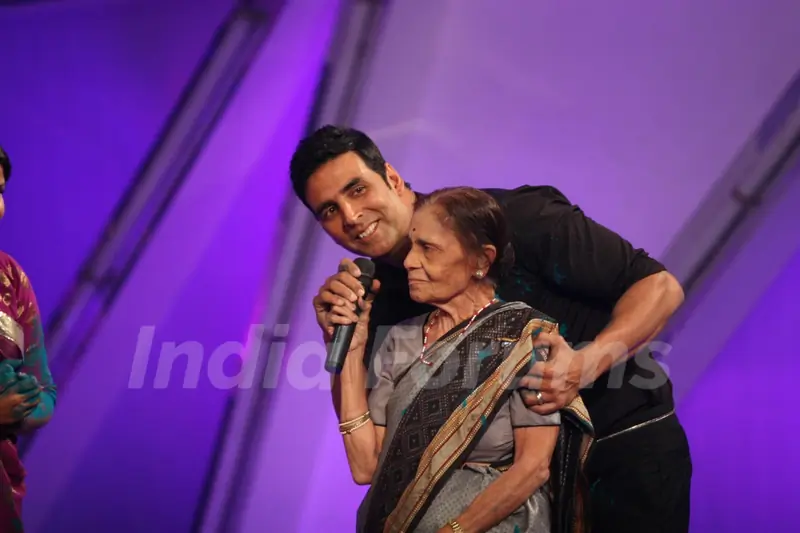 Akshay Kumar as a guest on Chak Dhoom Dhoom 2 - Team Challenge