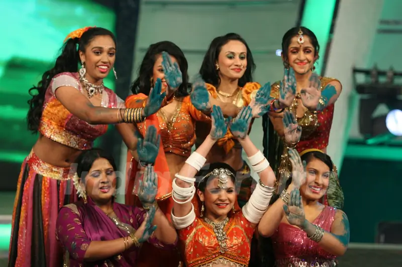 Contestants perfoming on Chak Dhoom Dhoom 2 - Team Challenge