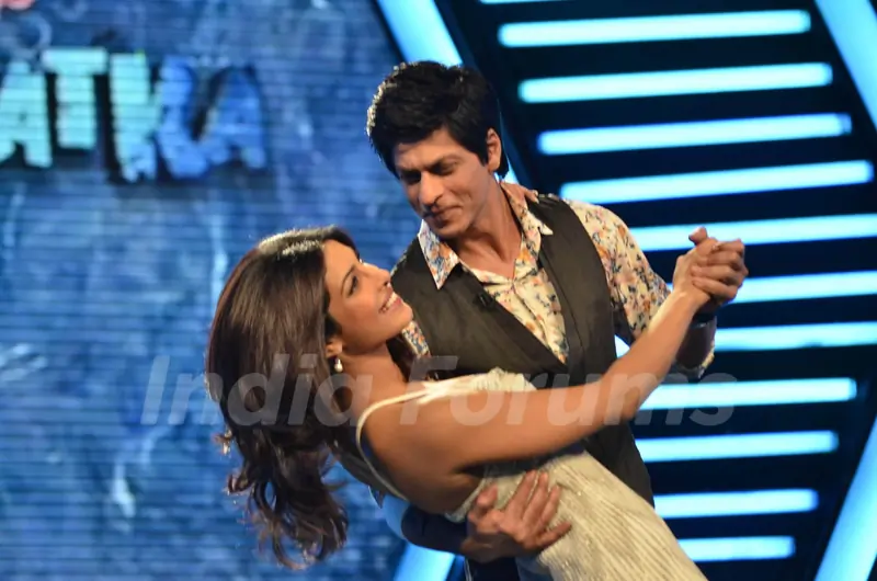 Shah Rukh Khan and Priyanka Chopra at Zor Ka Jhatka press meet. .