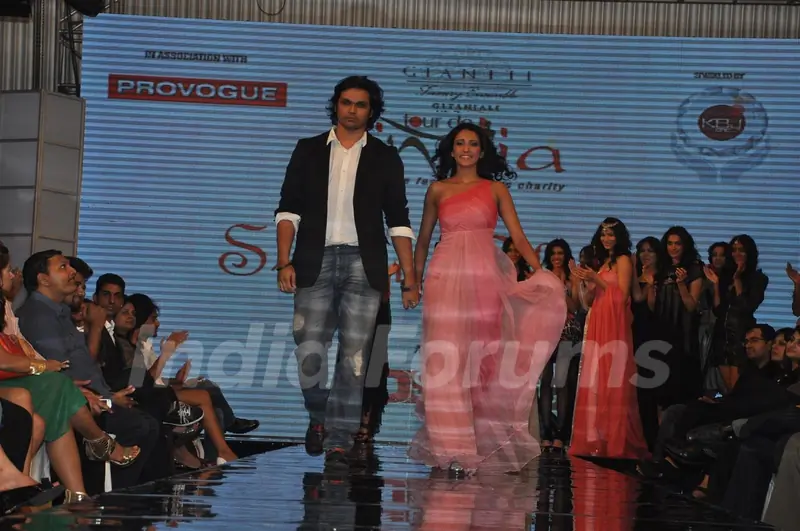 Models walk the ramp for Gitanjali Cyclothon Fashion Show 2011