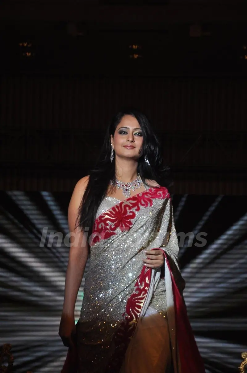 Models walk the ramp for Gitanjali Cyclothon Fashion Show 2011