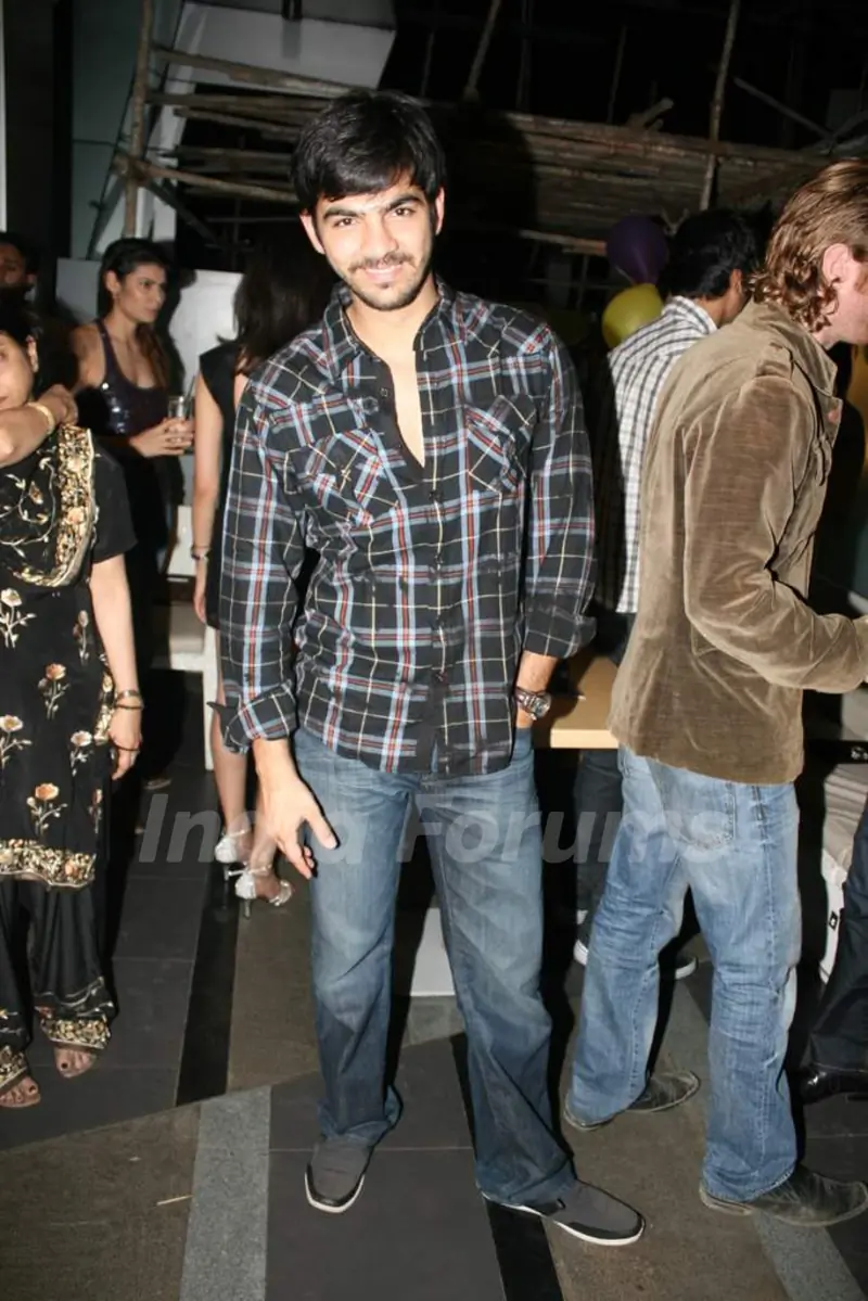 Karan V Grover at Birthday bash of TV actor Parul Chaudhary, Amboli. .