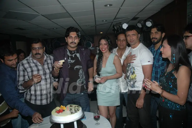 Amit Mishra Birthday bash with star cast of Rakht Ek Rishta at the club, Mumbai