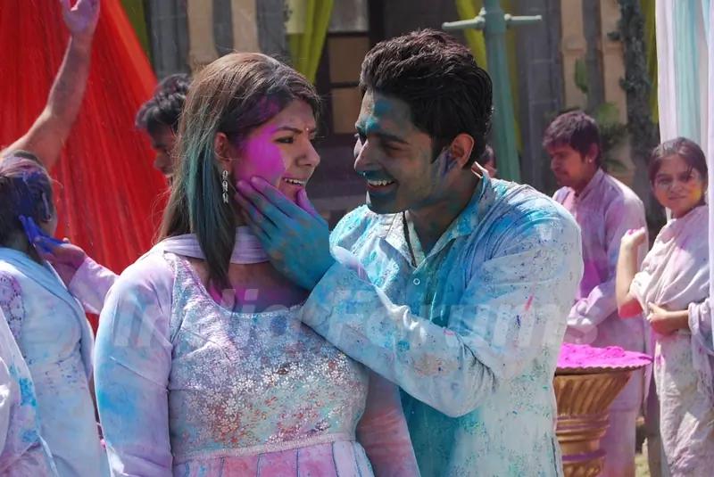 Holi sequence in Chand Chupa Badal Mein
