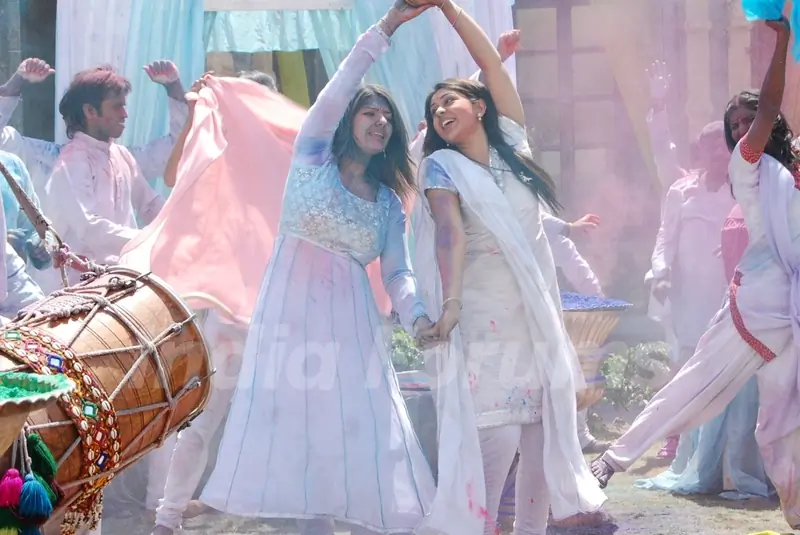 Holi sequence in Chand Chupa Badal Mein