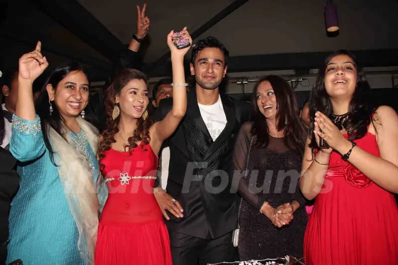 Sara, Nishant, Krutika with Producer Rajita Sharma celebrating 100 Episodes of Ram Milaayi Jodi