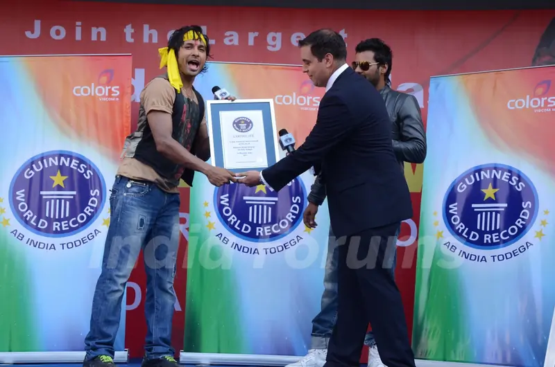 Terrence Lewis successfully breaks The Guinness World Record. .