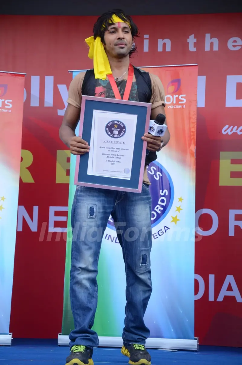 Terrence Lewis successfully breaks The Guinness World Record. .