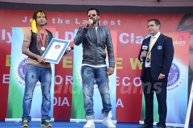 Terrence Lewis successfully breaks The Guinness World Record. .