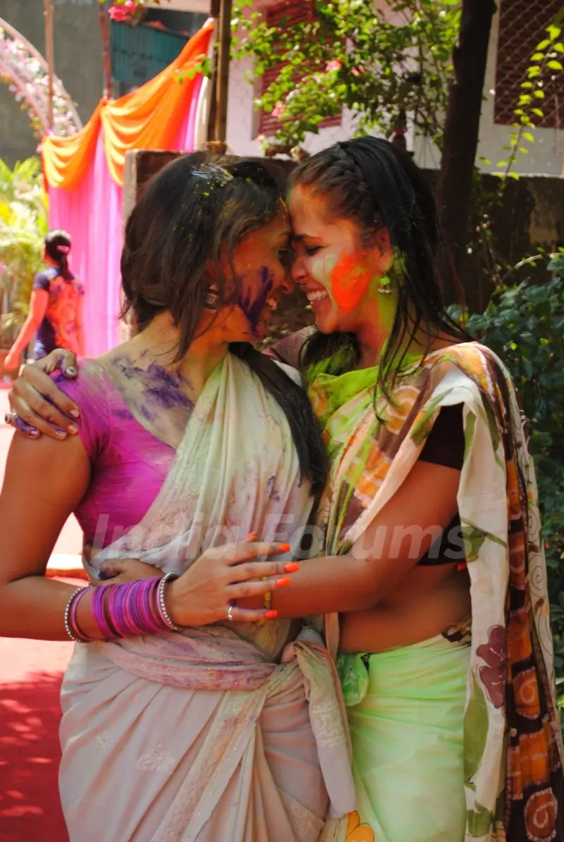 Shweta Salve & Narayani Shastri at Ekta, Sanjay and Kiran Holi Party at Versova