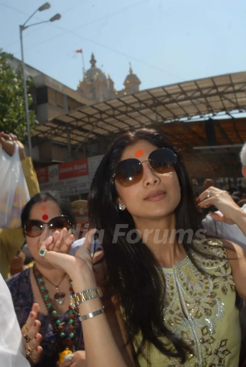 Shilpa Shetty snapped at Siddhivinayak Temple