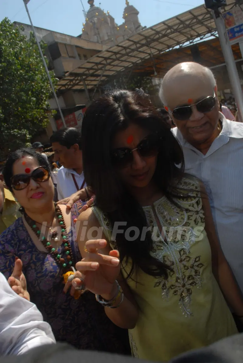 Shilpa Shetty snapped at Siddhivinayak Temple
