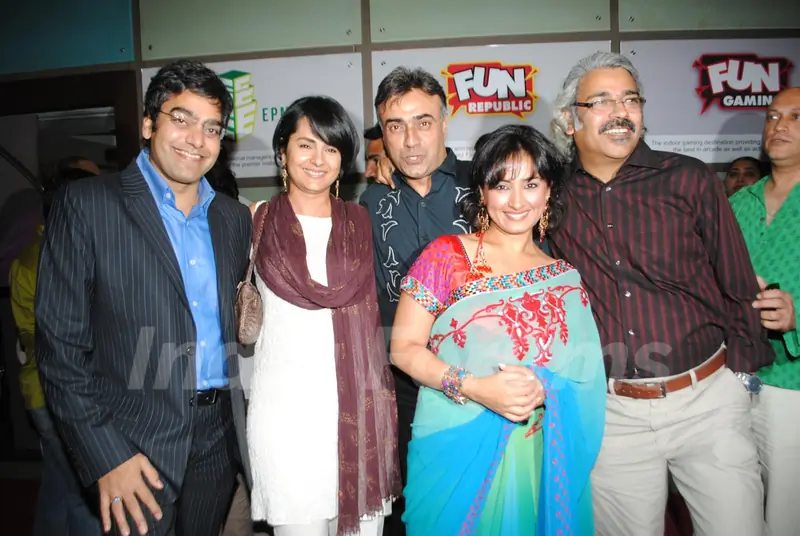 Ashutosh, Divya and Kitu at Premiere of movie Monica
