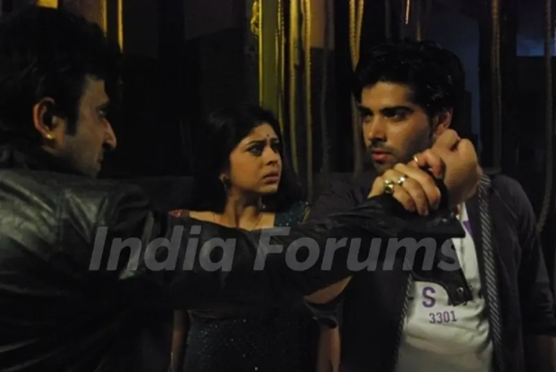 Still scene from Chand Chupa Badal Mein