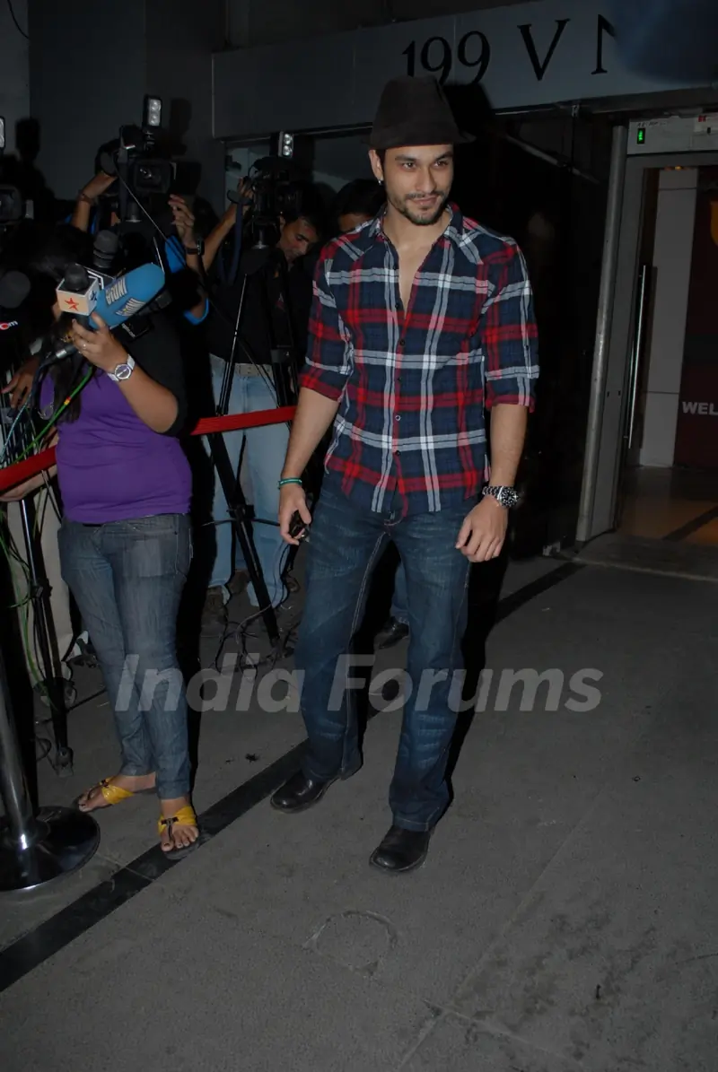 Kunal Khemu at Nikhil Dwivedi's wedding Reception party at Escobar