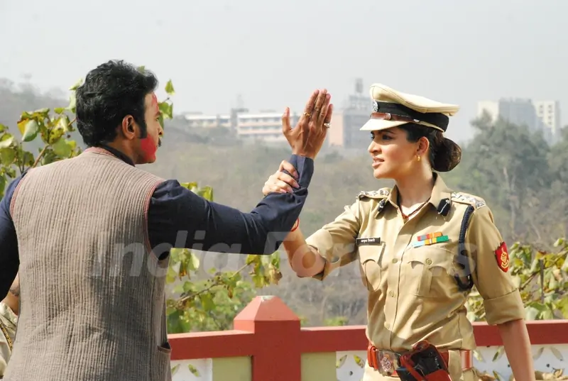 Still scene from tv show Phulwa