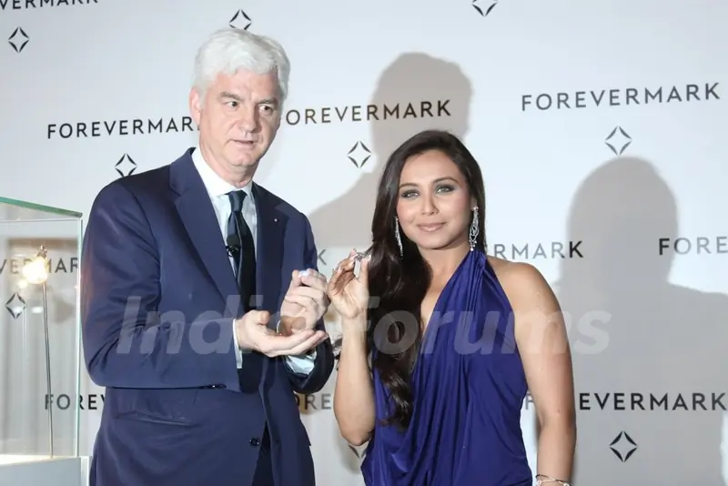 Rani Mukherjee at unveling YIn Yang world largest identival Diamond pair by Forevermark in Mumbai