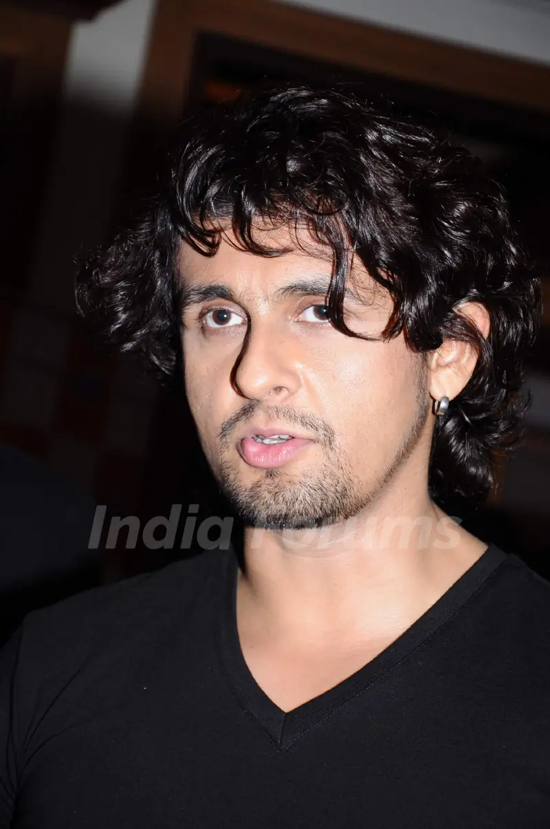 Sonu Nigam at the Music Launch of Sarhadein by Sa Re Ga Ma and Radiocity at Taj